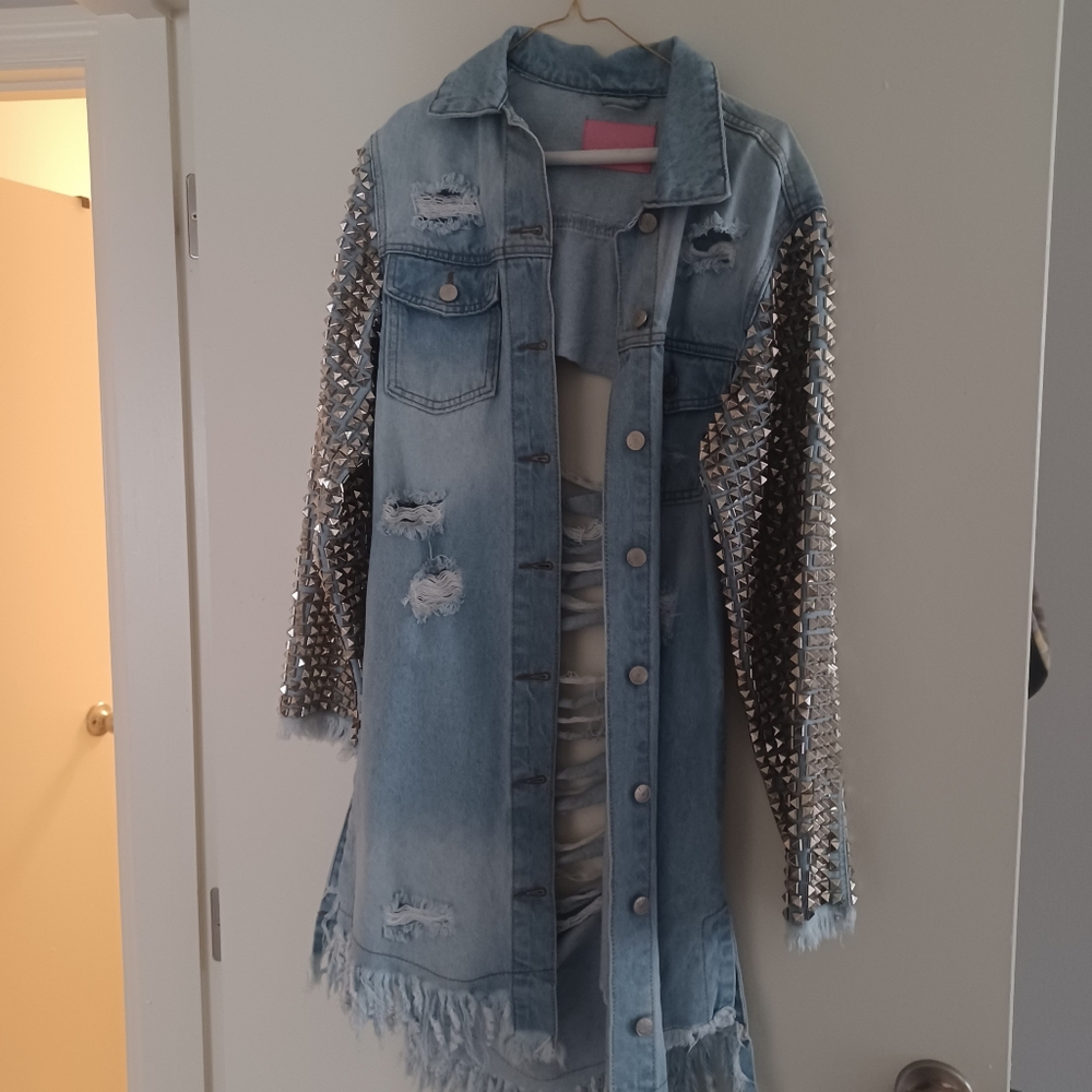 Gromet slevved distressed blue jean coat
